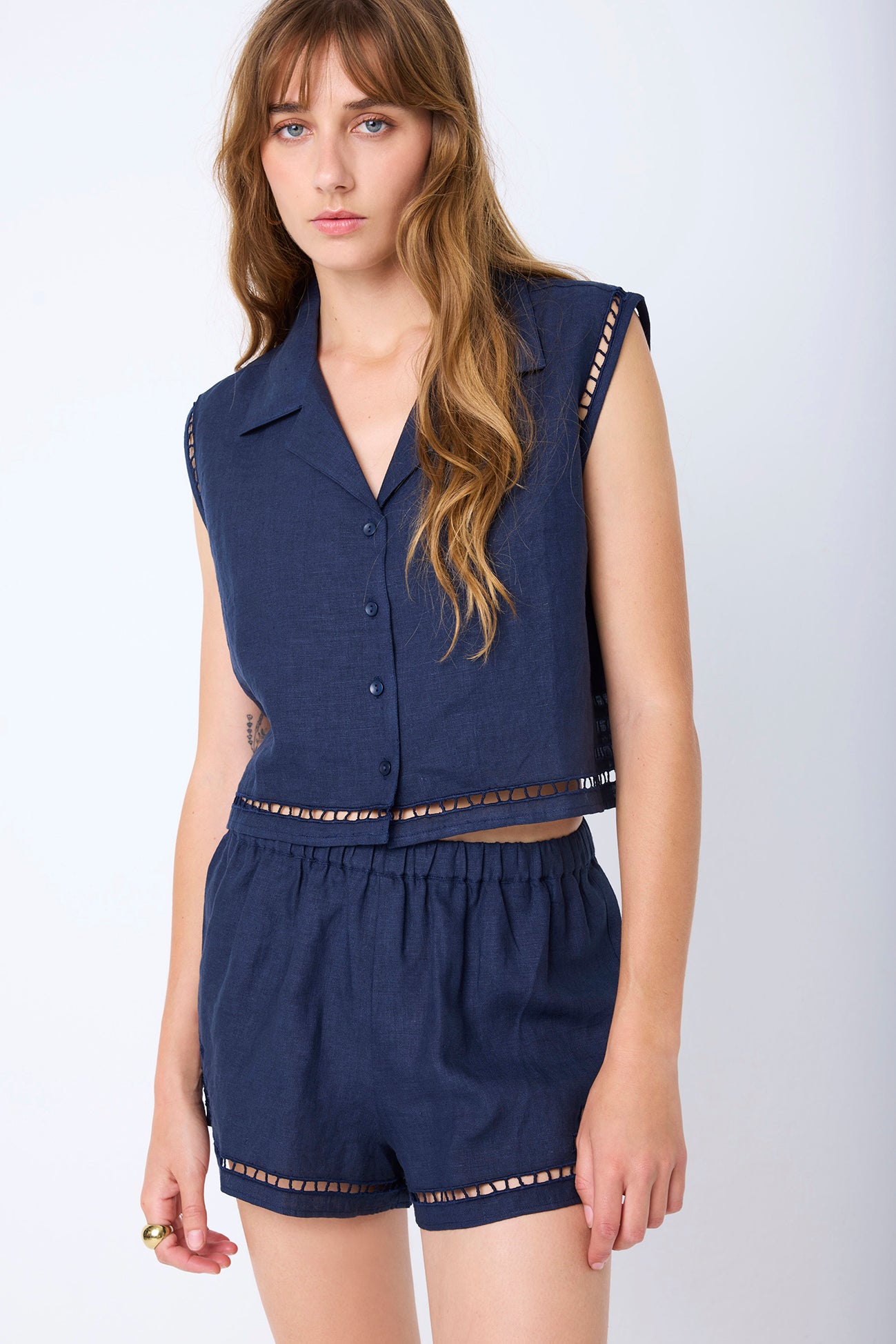 SHORT LINEN BRODERIE