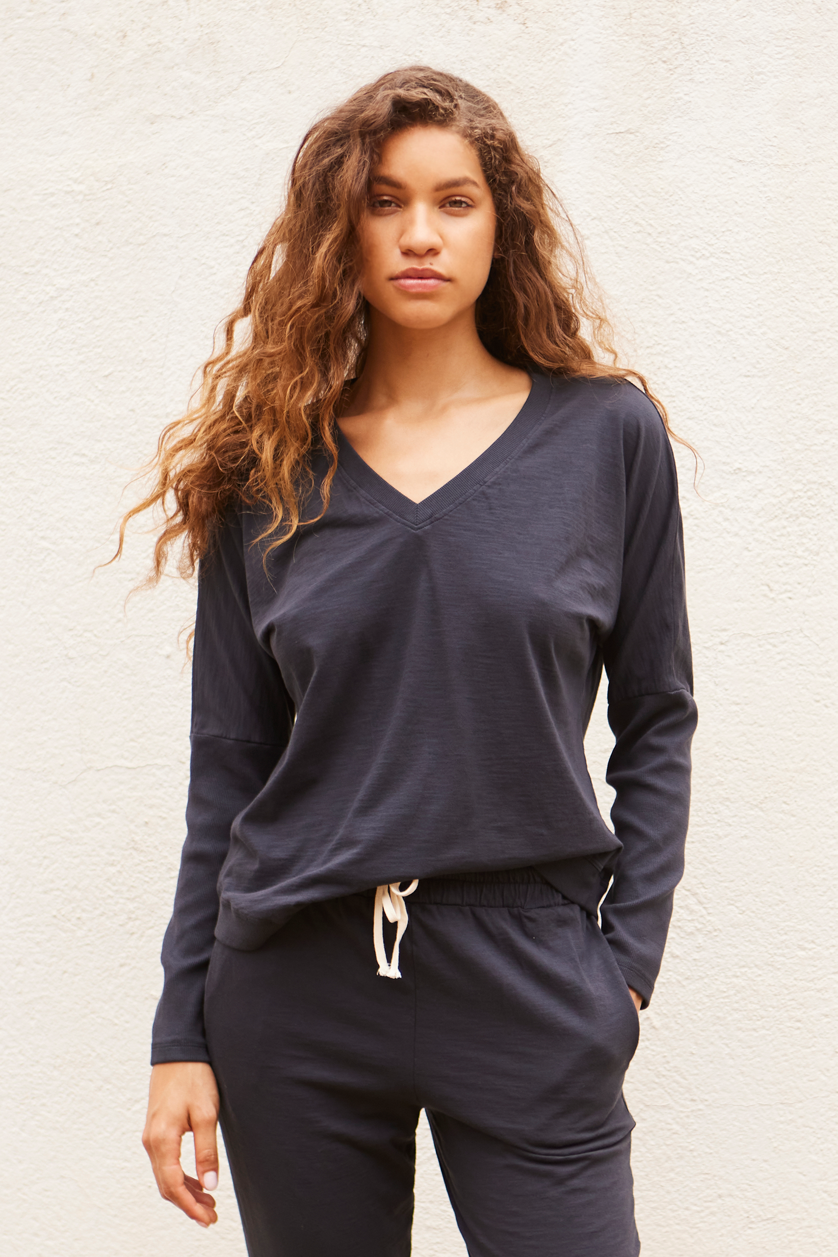 V-NECK COTTON BLACK